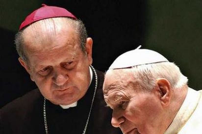 Dziwisz asegura que Juan Pablo II ayud&oacute; a Polonia en la Eurocopa