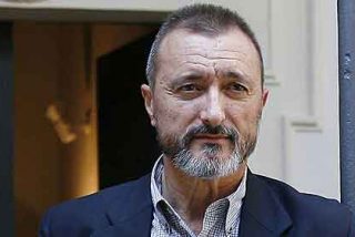 Arturo P&eacute;rez Reverte 'profetiz&oacute;' la crisis, con lujo de detalles, en 1998
