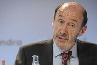 Alfredo P&eacute;rez Rubalcaba: "La econom&iacute;a espa&ntilde;ola est&aacute; fatal"