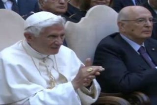 Benedicto XVI: "La armon&iacute;a de la m&uacute;sica nos ense&ntilde;a la paz"