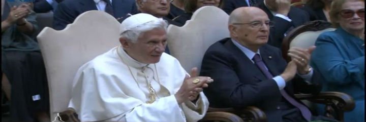 Benedicto XVI: "La armonía de la música nos enseña la paz"