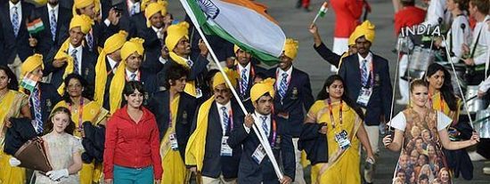 Madhura Nagendra, la mujer de rojo que se col&oacute; en el desfile, pide perd&oacute;n