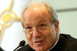 El cardenal Sch&ouml;nborn "bendice" a los p&aacute;rrocos laicos en Austria