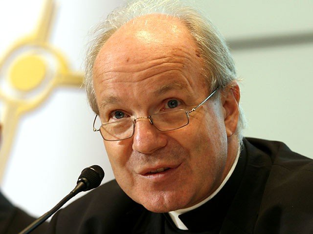 El cardenal Sch&ouml;nborn "bendice" a los p&aacute;rrocos laicos en Austria