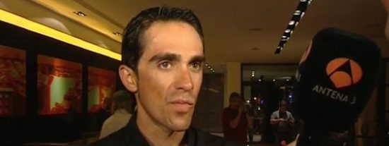 Ra&uacute;l Meda, de Antena3, le recuerda a un victorioso Alberto Contador el 'episodio del chulet&oacute;n': "&iquest;Te has pasado ya al pescado?"