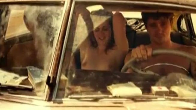 Una TV sueca descubre en primicia el primer topless de la protagonista de 'Crep&uacute;sculo', Kristen Stewart