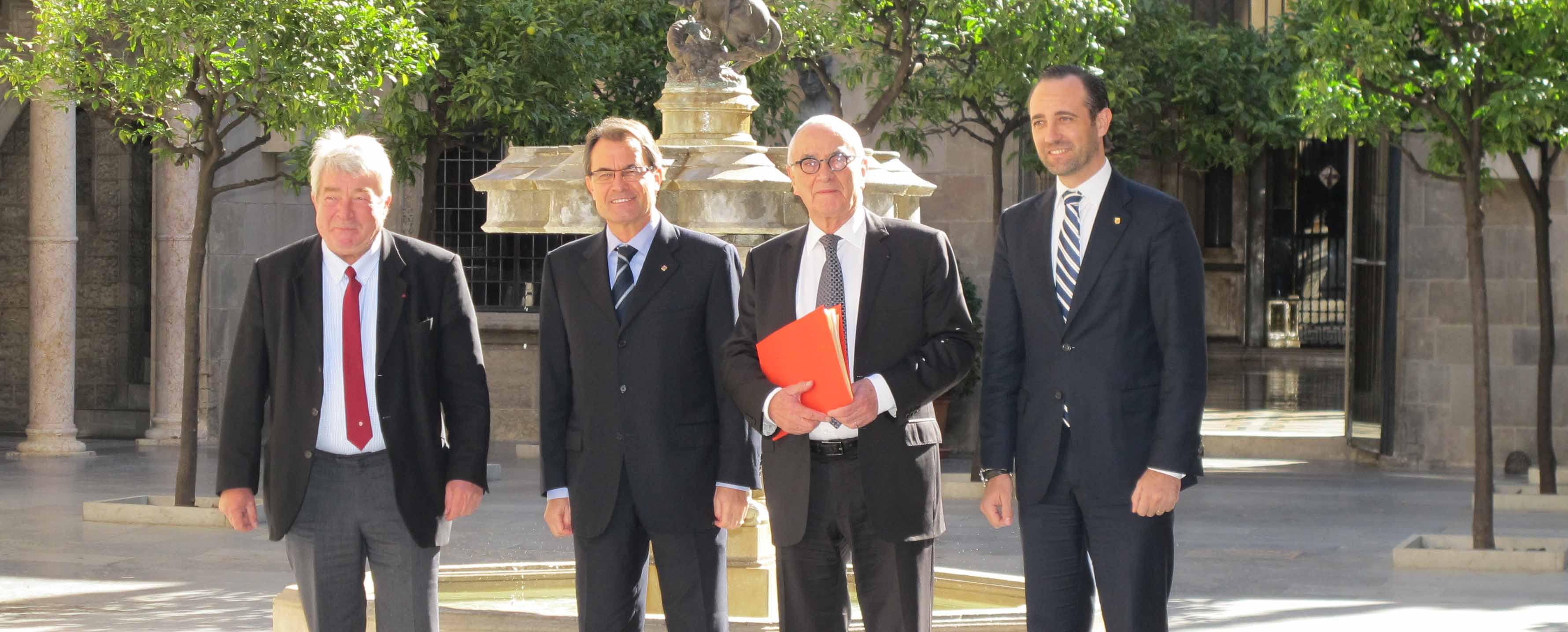 Bauz&aacute; le dice a Mas que "son m&aacute;s los factores que nos unen que los que separan"