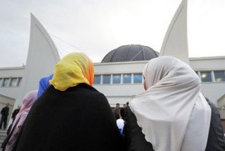 Protestas ante la posible venta de una iglesia francesa a musulmanes