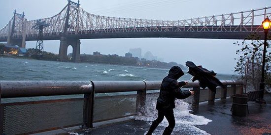 El hurac&aacute;n Sandy deja 38 muertos y a millones de personas sin electricidad