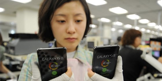 Los empleados subcontratados de Samsung en China trabajan 16 horas diarias y libran un d&iacute;a al mes
