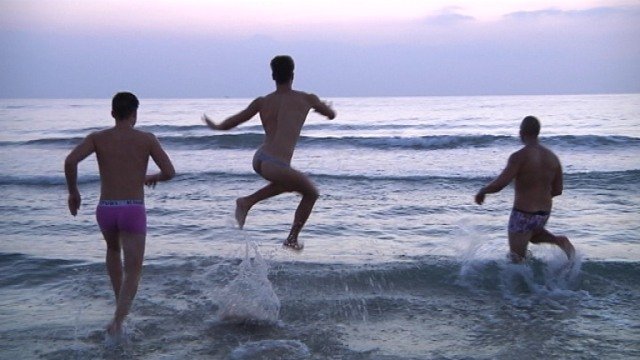 Gandía Shore se supera con una estremecedora bronca, una escena lésbica y el primer (y escandaloso) ¡trío!