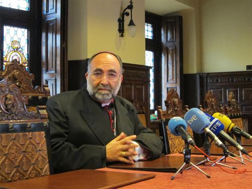 Sanz rinde homenaje a "la ingente labor" que llevan a cabo las instituciones cat&oacute;licas contra la crisis