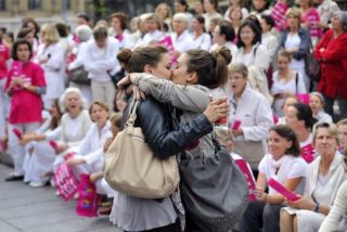 Francia aprueba el matrimonio gay entre "presiones confesionales"