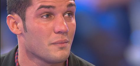 Brutal momento del tronista Santana en el que cuenta su trágica vida y se derrumba ante su ex-educador en 'Hay una cosa que te quiero decir’