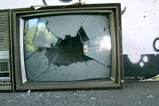 Para sobrevivir, Telemadrid tendr&aacute; que limitarse a los informativos y 245 trabajadores