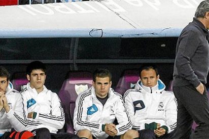 Mourinho deja a Casillas en el banquillo y el Real Madrid cae en M&aacute;laga y queda a 16 puntos del Bar&ccedil;a