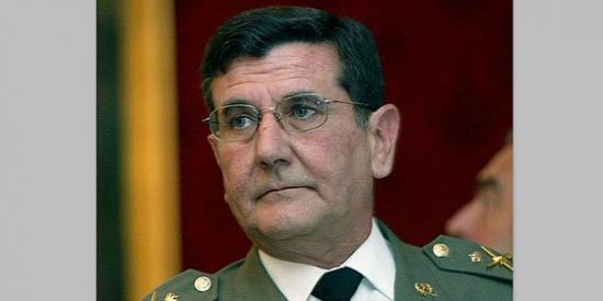 El ministro de Defensa destituye a un general que critic&oacute; el separatismo de Artur Mas