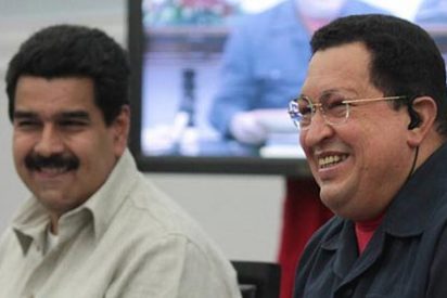 Hugo Ch&aacute;vez nombra sucesor por si muere y regresa a Cuba para operarse de nuevo