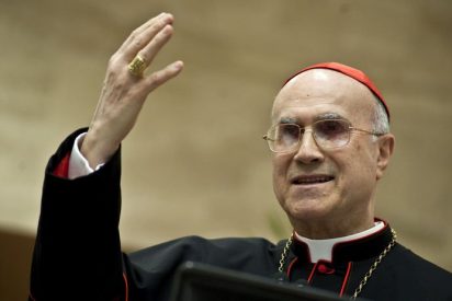 Bertone pide que se administren "con transparencia" los bienes de la Iglesia