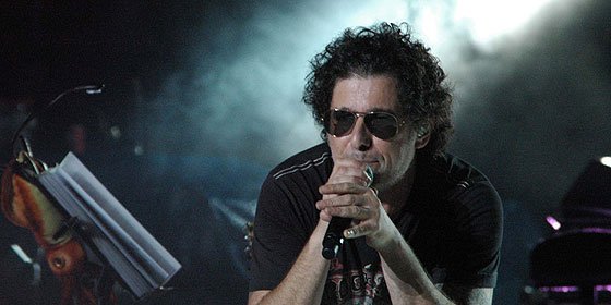Lujuria y esc&aacute;ndalo en el estupendo desnudo de la novia de Andr&eacute;s Calamaro en 'Intervi&uacute;': "Nos gusta tener sexo en la clase business de un avi&oacute;n"
