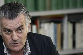 Bárcenas trata de evitar un embargo y lo pone todo a nombre de su mujer