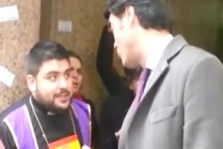 Cacerolada a Luis Enr&iacute;quez (Vocento) por los despidos en ABC Punto Radio: "Danos una indemnizaci&oacute;n como Dios manda"