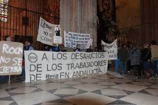 Trabajadores de Roca se encierran en la catedral de Sevilla