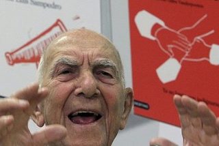 Muere a los 95 a&ntilde;os St&eacute;phane Hessel, el escritor de cabecera de los 'indignados'