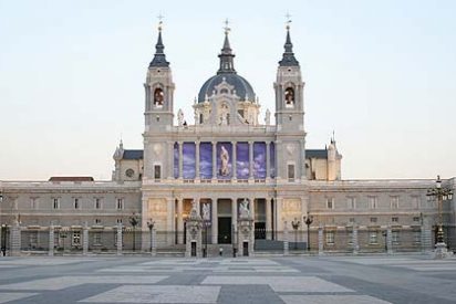 Bomba en La Almudena, cura asesinado en M&eacute;xico