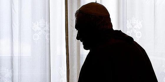 Con la renuncia de Ratzinger, el papado gana en humanidad y pierde en sacralidad