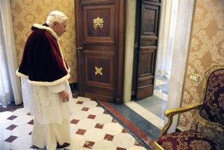 Benedicto XVI permanecer&aacute; en el Vaticano por seguridad y privacidad