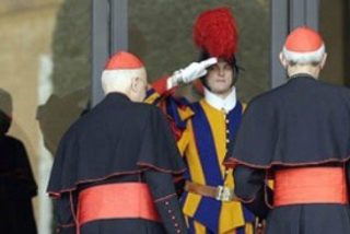 Sodano da vía libre a los cardenales para informarse sobre el "Vatileaks"