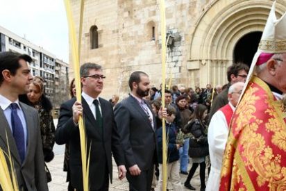 El Partido Popular sale en procesi&oacute;n para abrir la Semana Santa en la regi&oacute;n