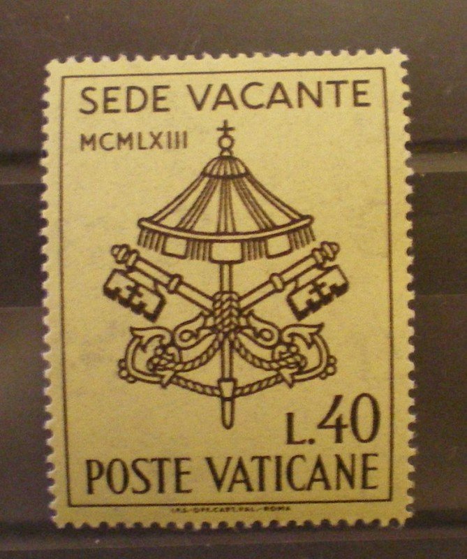 El Vaticano emite sellos y monedas para conmemorar la Sede Vacante
