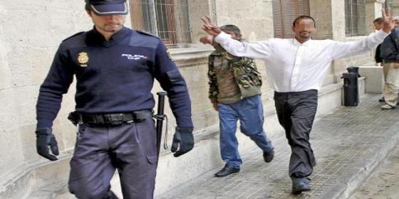 Un preso en tercer grado le rompe la tráquea a un policía de Palma y el juez le deja libre