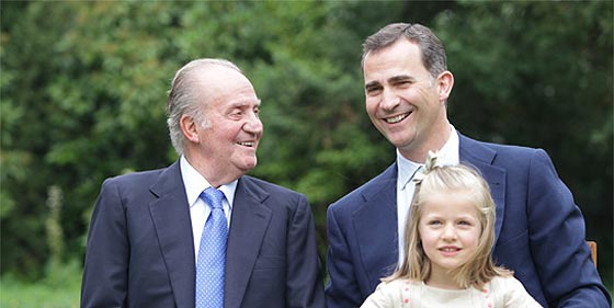 Los espa&ntilde;oles suspenden a la Monarqu&iacute;a, pero le dan mejor nota que a los pol&iacute;ticos