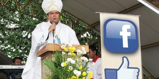 "Dios: &iquest;Quieres ser mi amigo en Facebook?"
