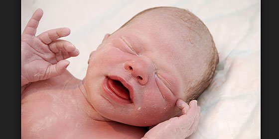 Rescatan a un bebe recién nacido del respiradero de un edificio en Alicante