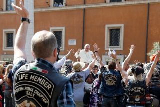 El Papa bendice a los moteros