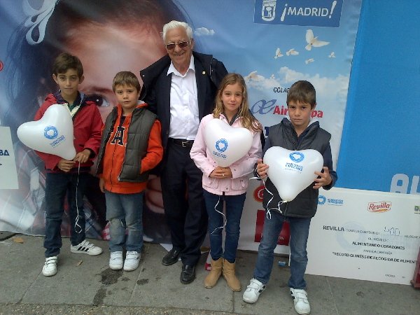 Mensajeros de la Paz ya ha recogido 200 toneladas de alimentos en la Plaza de Espa&ntilde;a