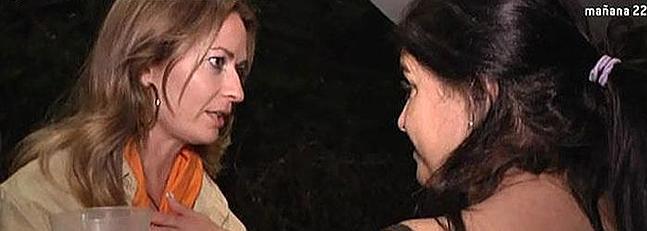 Olvido Hormigos y Luc&iacute;a Etxebarr&iacute;a en 'Campamento de verano'.