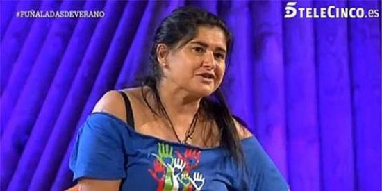 Luc&iacute;a Etxebarr&iacute;a ya no puede m&aacute;s y explota ante el "acoso": "Me dirijo a la comisar&iacute;a a interponer una denuncia penal"