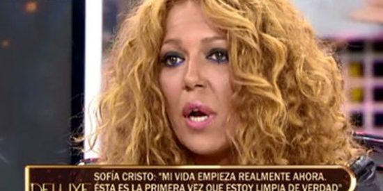 Sof&iacute;a Cristo, todav&iacute;a en rehabilitaci&oacute;n y sin poder ver a su familia, acude al 'Deluxe' para hablar de las drogas: "Vengo para pagarme la terapia"