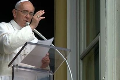 El Papa ofrece la enc&iacute;clica "con alegr&iacute;a a todo el Pueblo de Dios"