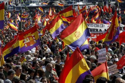 El PP considera que el PSOE debería echar afiliados si enarbolan banderas republicanas