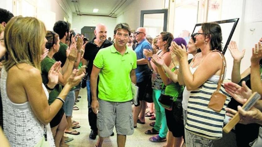 El Govern da por fin un primer paso: reincorpora como profesores a los directores expedientados de Mah&oacute;n
