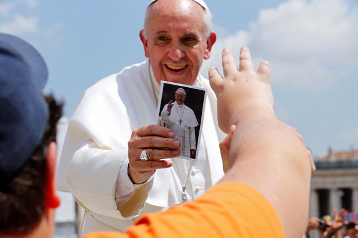 D'Alema: El papa Francisco cambió el curso de la política internacional"