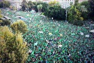 El grito de 100.000 personas contra el TIL deja a&uacute;n m&aacute;s sordo al PP de Bauz&aacute;
