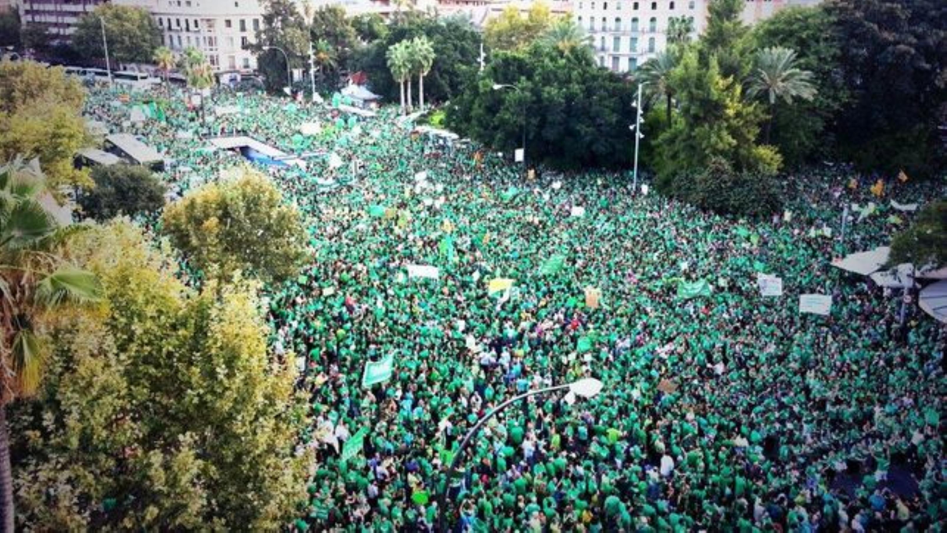 El grito de 100.000 personas contra el TIL deja a&uacute;n m&aacute;s sordo al PP de Bauz&aacute;