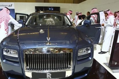Multa de 1.000 &euro; a los maridos que le dejan el coche a sus mujeres en Arabia Saud&iacute;
